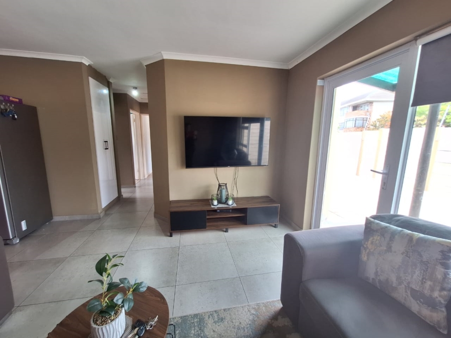 3 Bedroom Property for Sale in Heathfield Western Cape